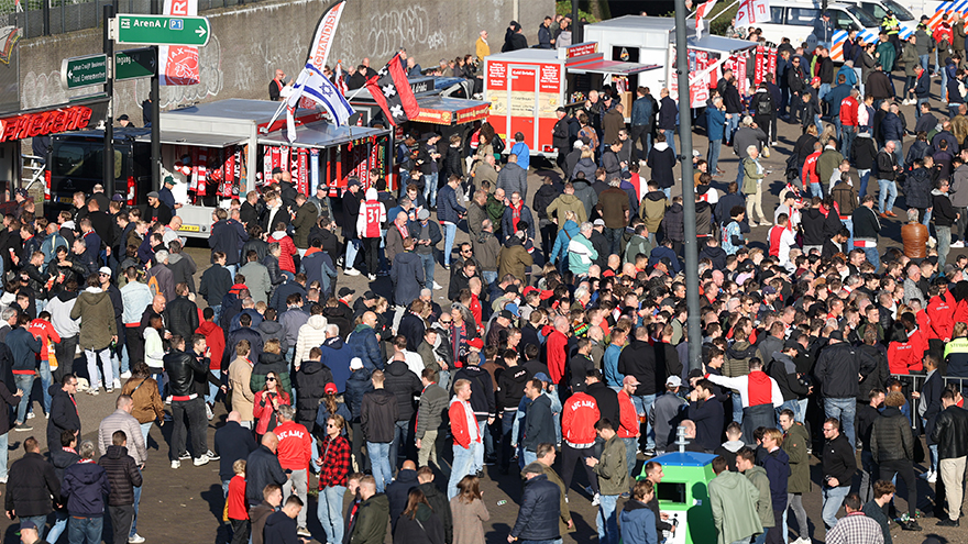 Supporters880