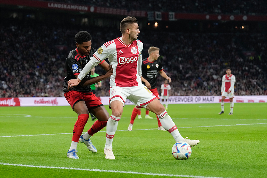 Tadic Met Man In De Rug 900