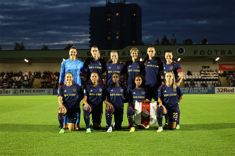 Ajax Vrouwen Team 900