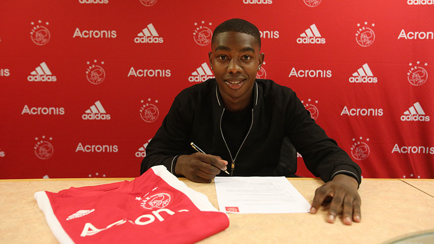 2020 09 03 Ajax Contractondertekening Aourricho Van Axel Dongen 0001 Kopiëren