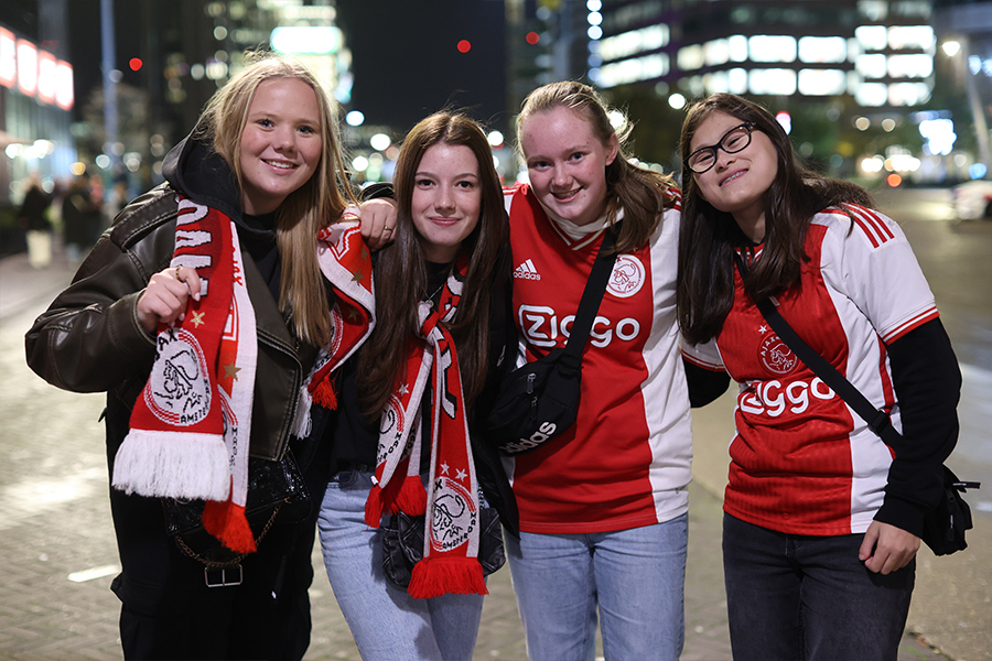Supporters900 2