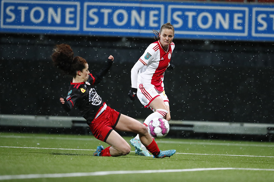 Excelsior Ajax Vrouwen Bakker Aan De Bal 900