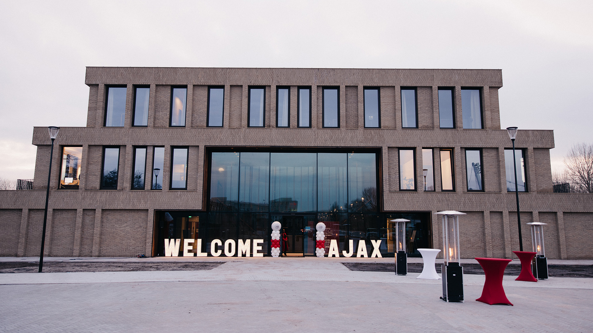 De Nieuwe Toekomst gives Ajax Men's and Ajax Women's first teams a boost: 'Our second home'