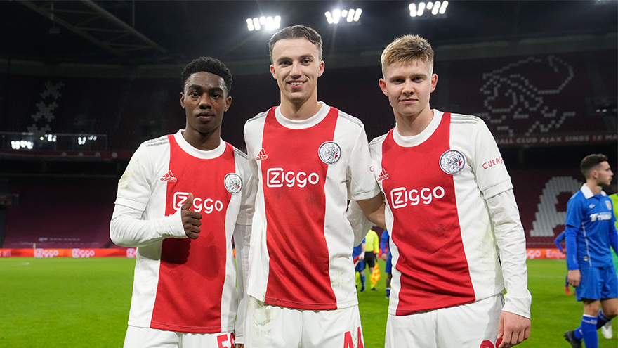 Debutanten880