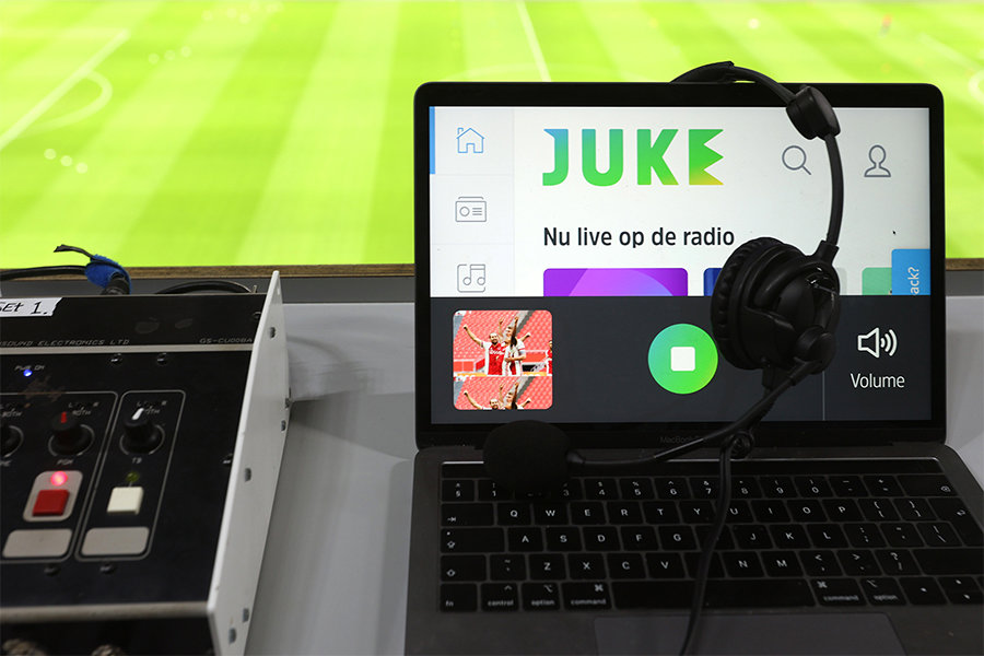 Ajax Radio 900