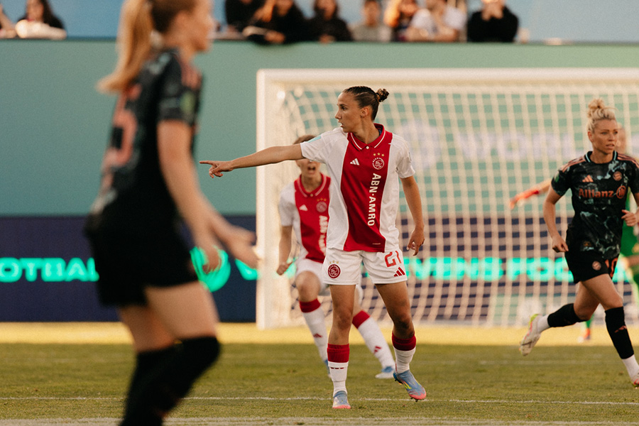 Ajax VR Bayern 10