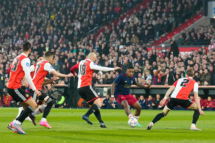 Bergwijn Tussen Feyenoorders 900