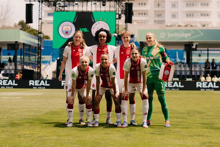 Teamfotoajaxvrouwen