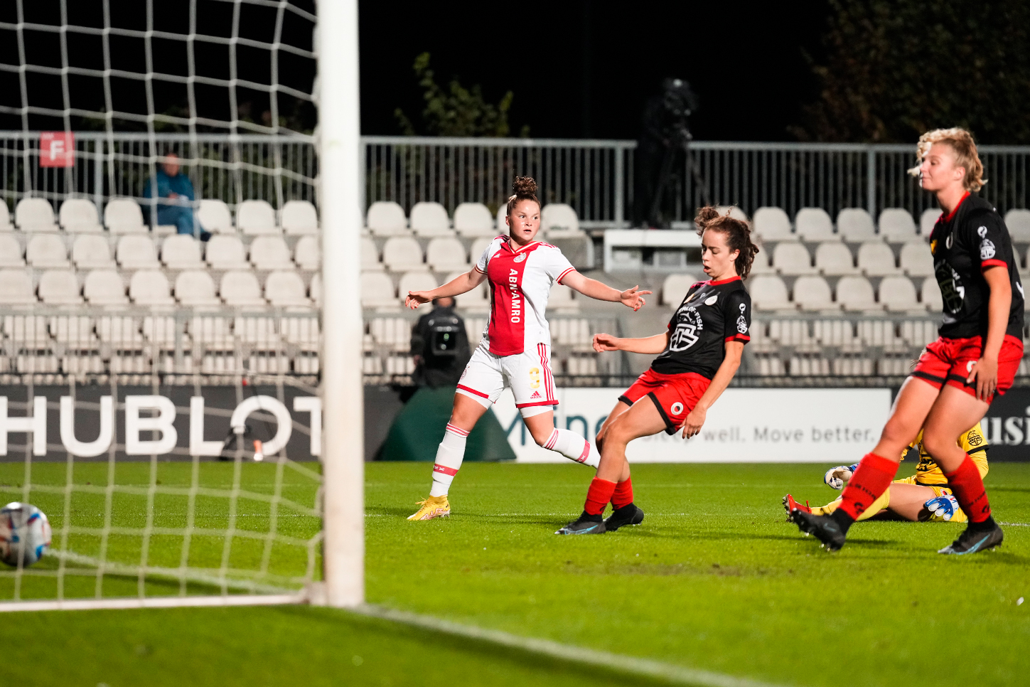 Tromp Scoort Ajax Vrouwen