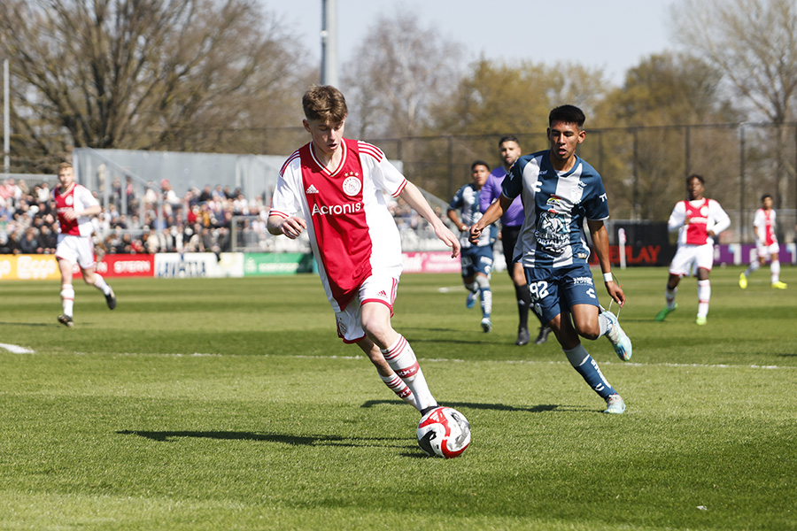 Ajax P 4 900
