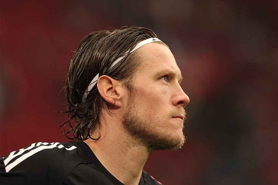 Weghorst Warming Up