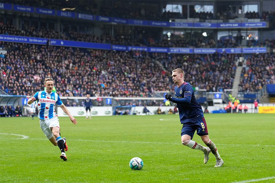 Taylor Aan De Bal Heerenveen 900